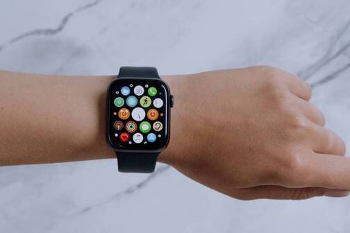 Tipps zum Einrichten der Apps auf der Apple Watch. Die Anordnung der Apps auf der Apple Watch kann variieren.