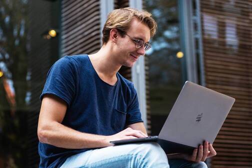 Altes Apple Gerät eintauschen mit Trade-In bei DQ Solutions. Willst du deinen alten Mac gegen einen neuen eintauschen, nutze Trade-In von DQ Solutions.
