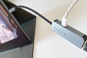 Um iPad zu laden und zeitgleich einen Beamer zu nutzen, setze den LINQ Adapter ein. Der HDMI-Adapter von LINQ kann auch für iPad verwendet werden.