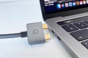 MacBook Adapter mit mehreren Anschlüssen von LINQ Für eine schnelle Datenübertragung sorgen beim Multiport Hub von LINQ zwei nebeneinander liegende USB-C Stecker.