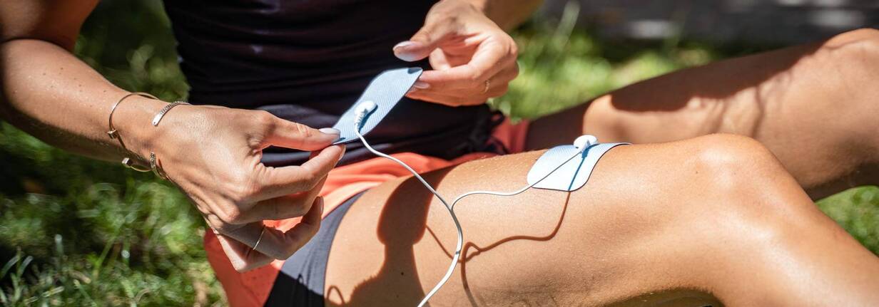 Mit einem Elektrostimulationsgerät findest du Entspannung. Elektrostimulation mit Bluetens kann am ganzen Körper angewendet werden.