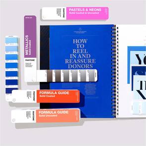 PANTONE-Solid-Guide-Set-2023-01