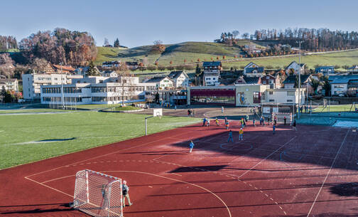 Schulhaus_Landingpage_Primarschule_Luetisburg_1012x613px