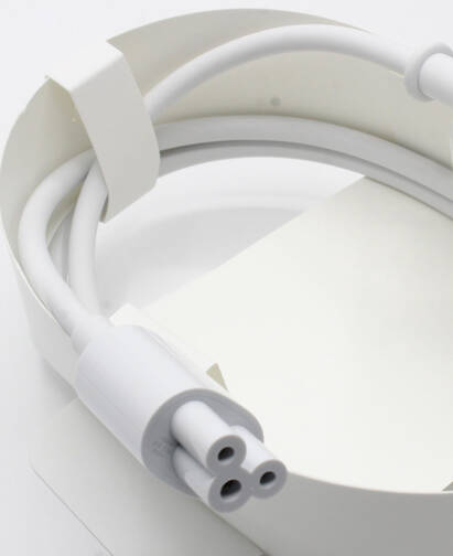 Apple-Netzkabel-iMac-24-3-pol-CH-Netz-230-Volt-Kabel-1-m-Grau-01.jpg