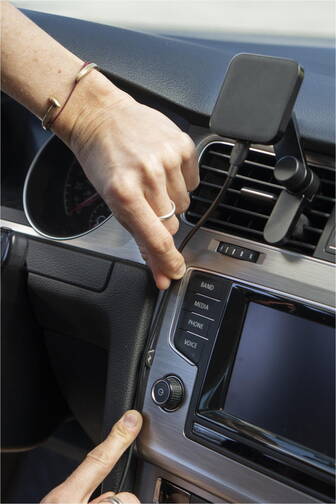 Peak-Design-Mobile-Car-Vent-Mount-Charging-Halterung-Schwarz-04.jpg