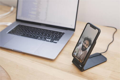 Peak-Design-Mobile-Wireless-Charging-Stand-Halterung-Schwarz-06.jpg