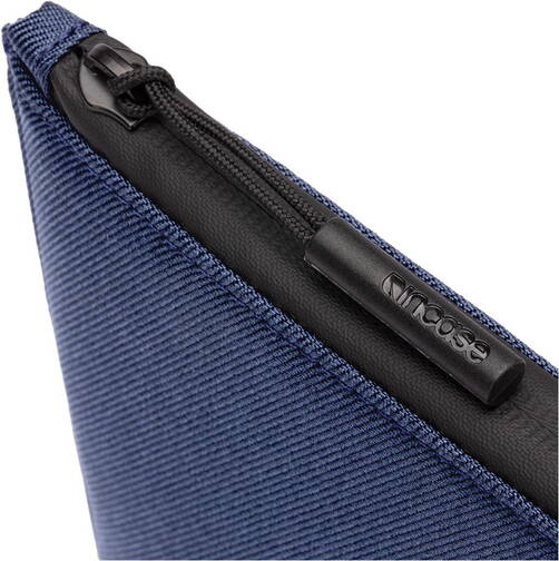 Incase-Texturierte-Hartschale-MB-Pro-14-M4-2024-Navy-03.jpg