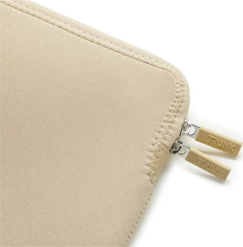 Trunk-Neopren-Sleeve-MB-Air-13-M4-2025-Gold-03.jpg