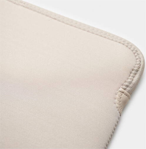 Trunk-Neopren-Sleeve-MB-Air-13-M4-2025-Mondlicht-02.jpg