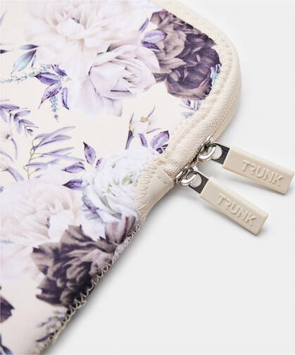 Trunk-Neopren-Sleeve-MB-Air-13-M4-2025-Black-Flower-03.jpg
