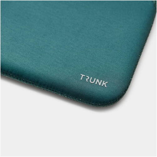 Trunk-Neopren-Sleeve-MB-Air-13-M4-2025-Gruen-05.jpg